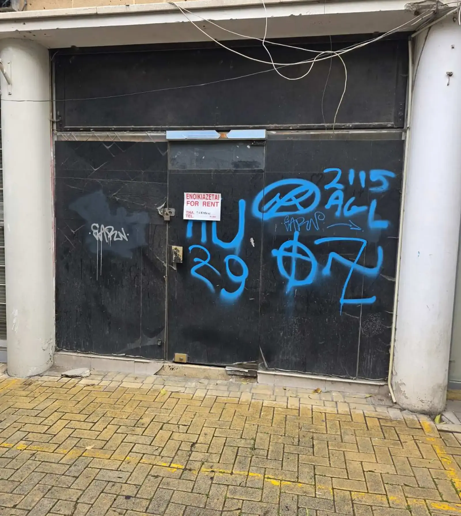 Δυο καταστηματα κεντρο λευκωσιας,λαικη γειτονισ in Trypiotis