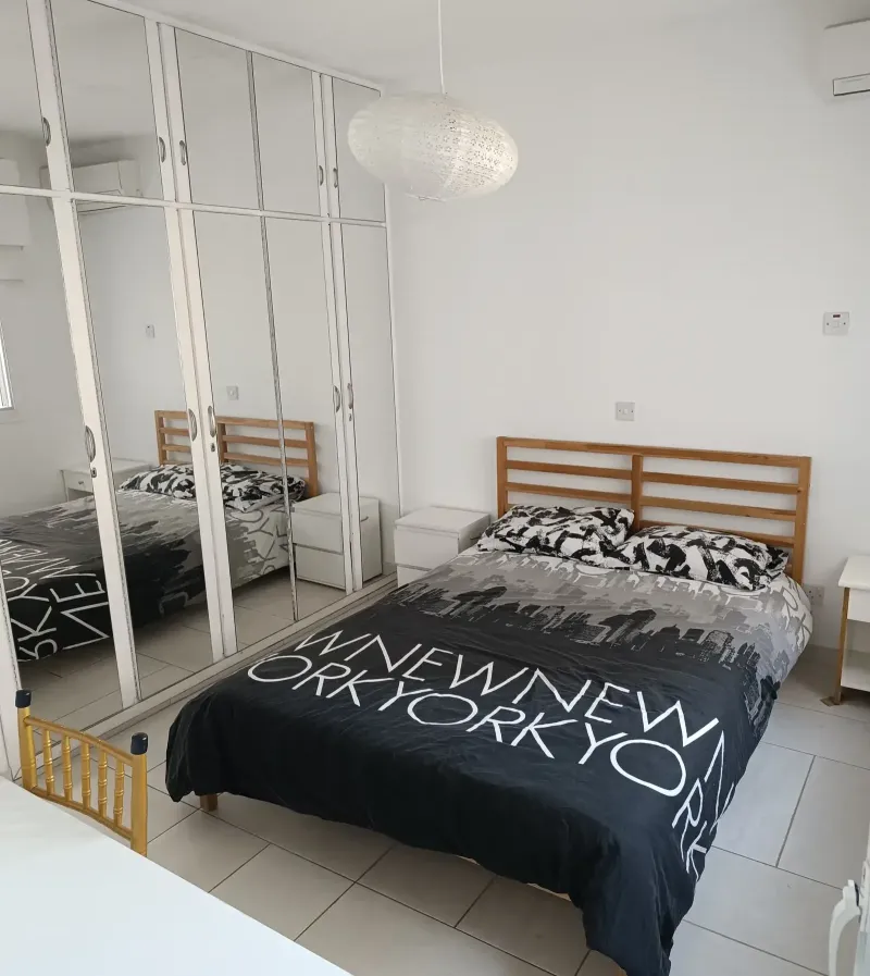 Fantastic ensuite double room sea front for one person only in Neapolis