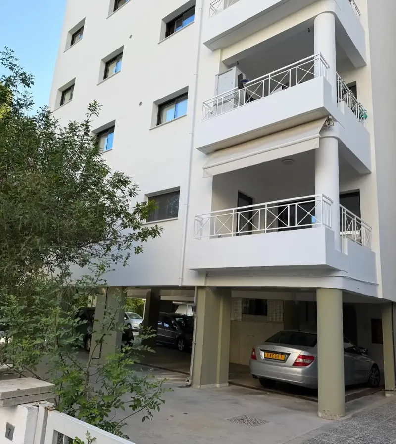3-bedroom apartment to rent in Agioi Omologites