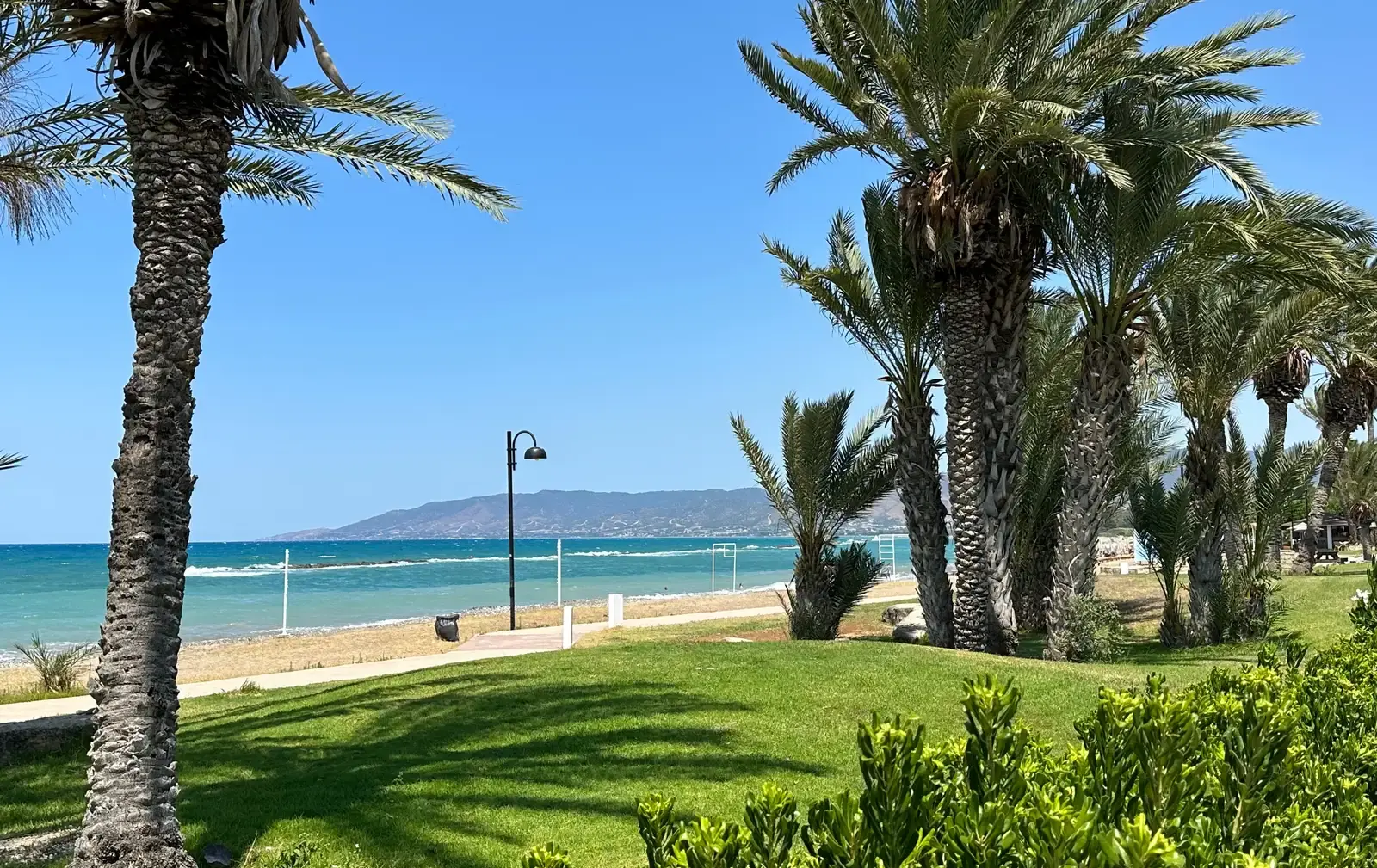 Holiday beachfront apartments in Latsi