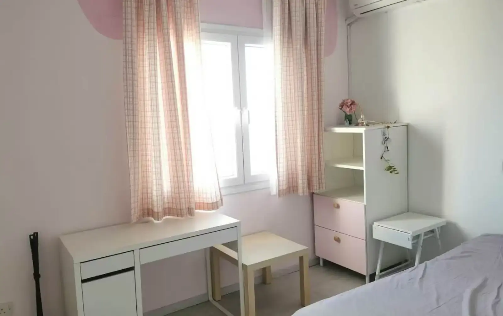 Private room ideally for one girl in Omonia
