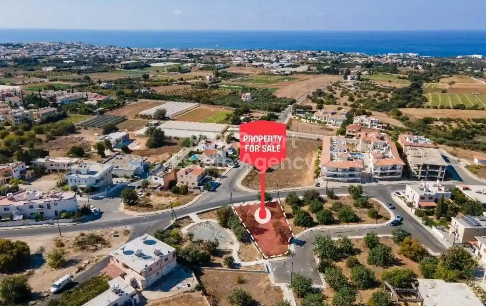 Residential Plot 747 m² in Empa