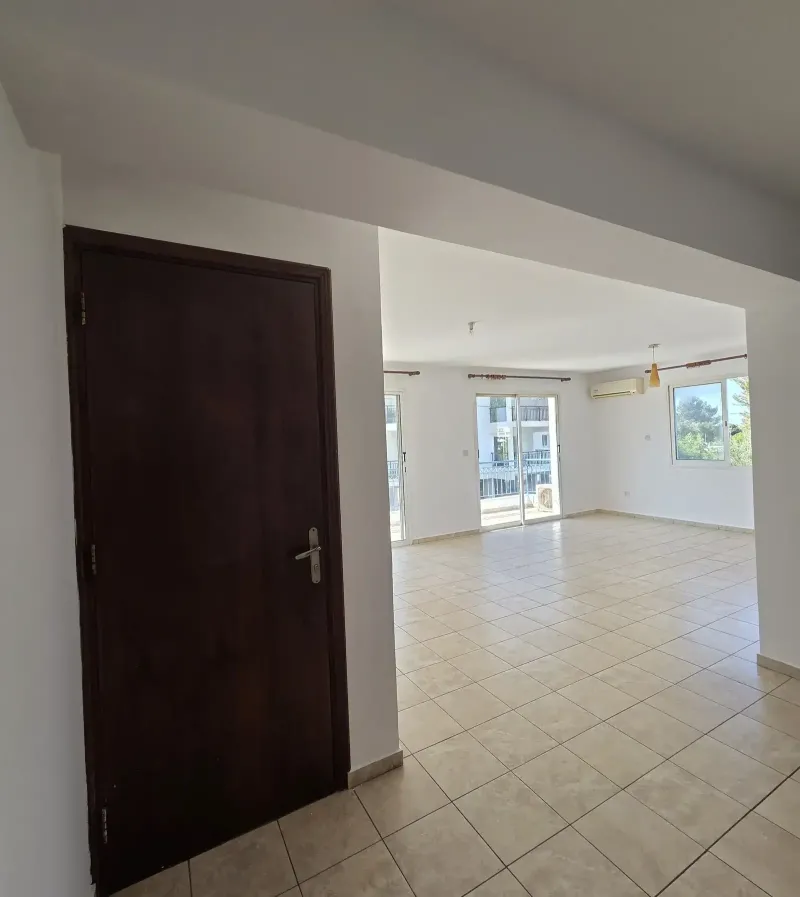3-bedroom apartment to rent in Geroskipou
