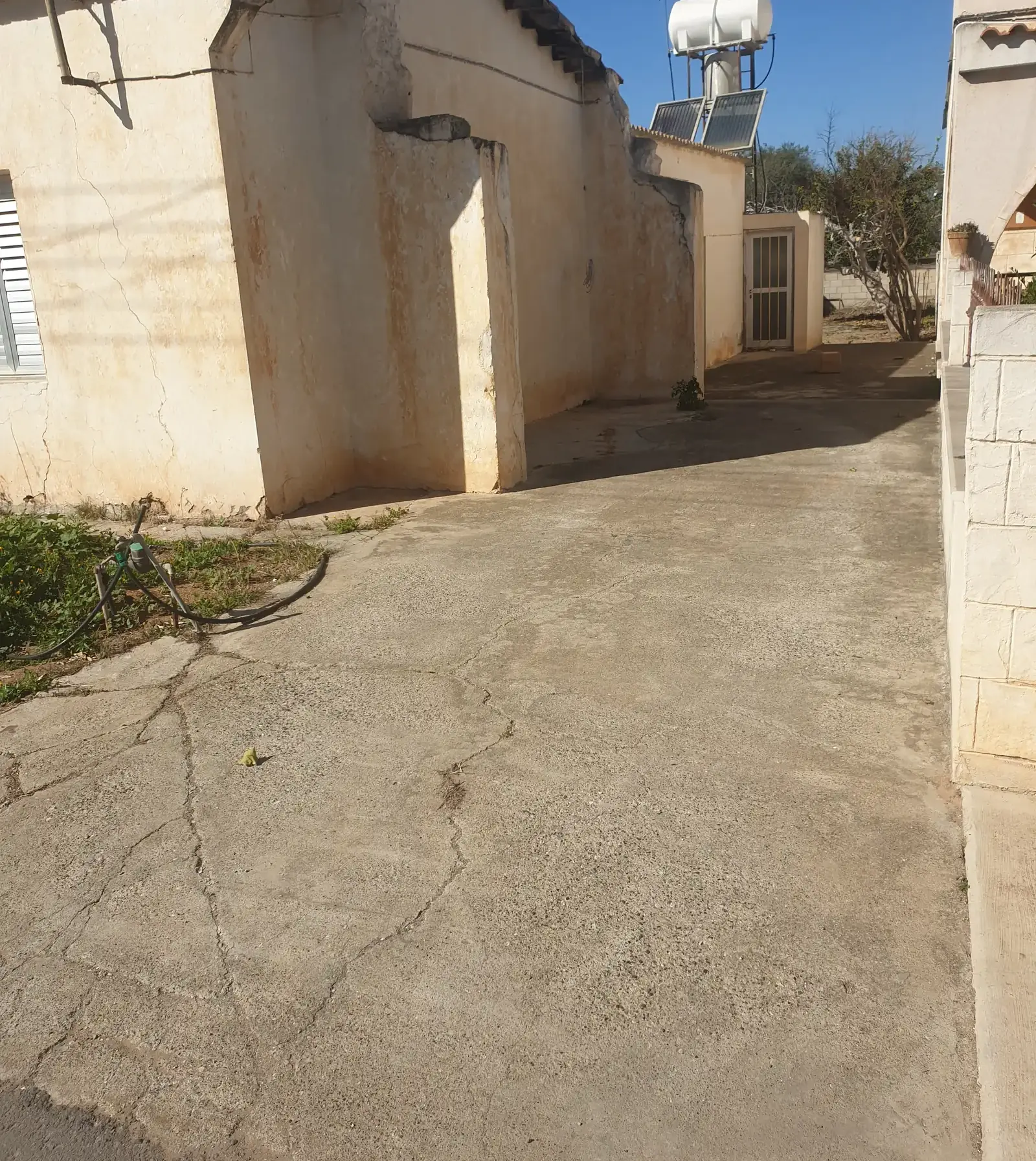 Residential Plot 473 m² in Deryneia