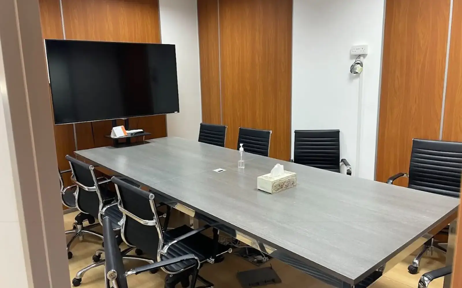321m2 luxury office nicosia centre in Agioi Omologites