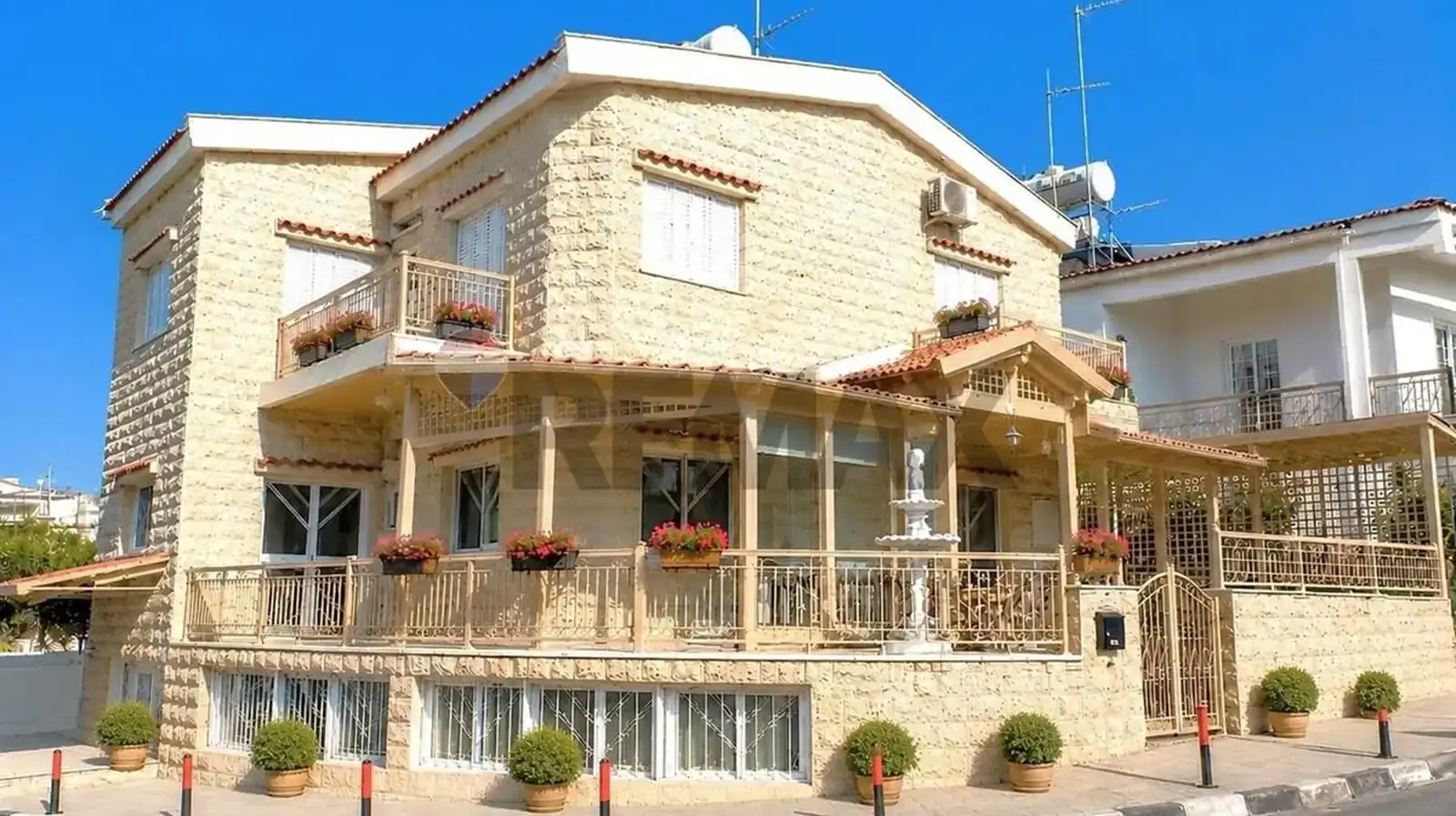 4-bedroom detached house for sale in Aradippou - Apostolos Loukas